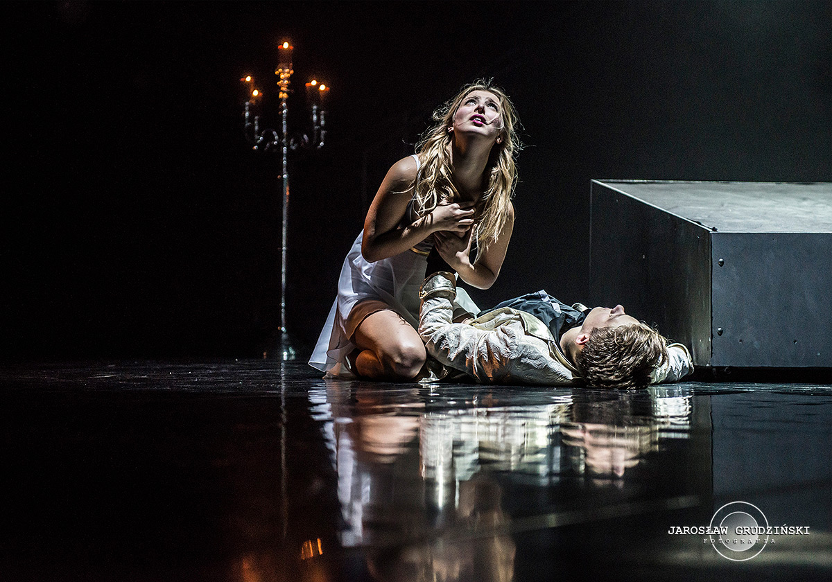 Zdjęcie ze spektaklu "Romeo i Julia" wyróżnione w Konkursie Fotografii Teatralnej