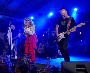 Kardamon na scenie IV Letniego Festiwalu pod muralem