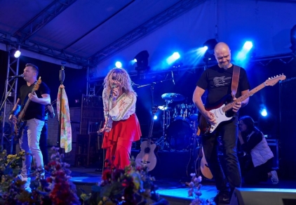 Kardamon na scenie IV Letniego Festiwalu pod muralem