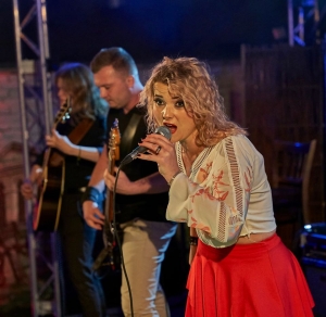 Kardamon na scenie IV Letniego Festiwalu pod muralem