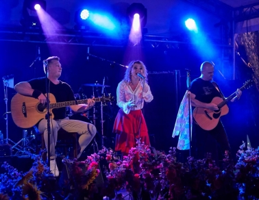 Kardamon na scenie IV Letniego Festiwalu pod muralem