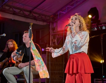 Kardamon na scenie IV Letniego Festiwalu pod muralem