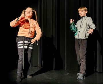 "Na wyspie Dramma-Mia"