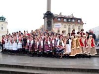 "Czas Poloneza", czyli ZPiT "Chodowiacy" im. A. Siwkiewicz w Święto Konstytucji 3 maja na Placu Zamkowym w Warszawie