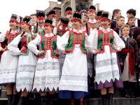 "Czas Poloneza", czyli ZPiT "Chodowiacy" im. A. Siwkiewicz w Święto Konstytucji 3 maja na Placu Zamkowym w Warszawie