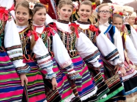 "Czas Poloneza", czyli ZPiT "Chodowiacy" im. A. Siwkiewicz w Święto Konstytucji 3 maja na Placu Zamkowym w Warszawie
