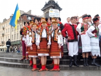 "Czas Poloneza", czyli ZPiT "Chodowiacy" im. A. Siwkiewicz w Święto Konstytucji 3 maja na Placu Zamkowym w Warszawie