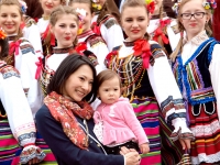 "Czas Poloneza", czyli ZPiT "Chodowiacy" im. A. Siwkiewicz w Święto Konstytucji 3 maja na Placu Zamkowym w Warszawie