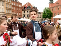 "Czas Poloneza", czyli ZPiT "Chodowiacy" im. A. Siwkiewicz w Święto Konstytucji 3 maja na Placu Zamkowym w Warszawie