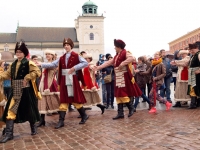 "Czas Poloneza", czyli ZPiT "Chodowiacy" im. A. Siwkiewicz w Święto Konstytucji 3 maja na Placu Zamkowym w Warszawie