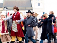 "Czas Poloneza", czyli ZPiT "Chodowiacy" im. A. Siwkiewicz w Święto Konstytucji 3 maja na Placu Zamkowym w Warszawie