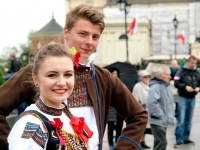 "Czas Poloneza", czyli ZPiT "Chodowiacy" im. A. Siwkiewicz w Święto Konstytucji 3 maja na Placu Zamkowym w Warszawie