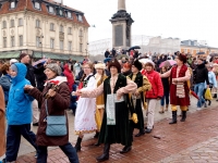 "Czas Poloneza", czyli ZPiT "Chodowiacy" im. A. Siwkiewicz w Święto Konstytucji 3 maja na Placu Zamkowym w Warszawie