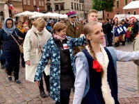 "Czas Poloneza", czyli ZPiT "Chodowiacy" im. A. Siwkiewicz w Święto Konstytucji 3 maja na Placu Zamkowym w Warszawie