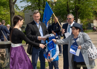 Chór Miasta Siedlce podczas uroczystości z okazji 15-lecia przystąpienia Polski do Unii Europejskiej