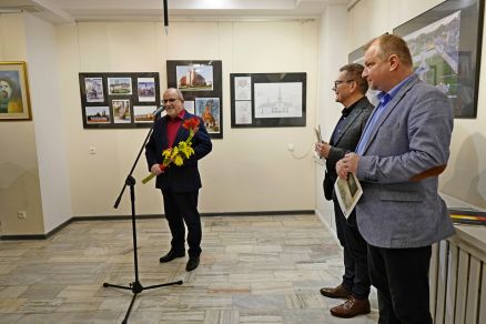 "Świat. Rysunek światła" - wystawa Andrzeja Bakiery w Galerii Teatralnej