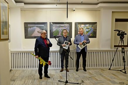 "Świat. Rysunek światła" - wystawa Andrzeja Bakiery w Galerii Teatralnej