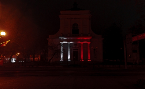 Patriotyczne iluminacje z okazji Dnia Flagi RP