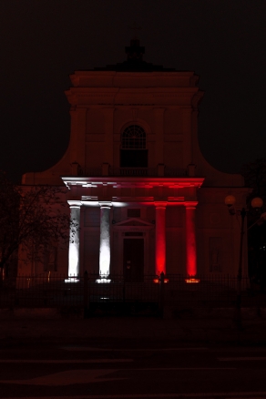 Patriotyczne iluminacje z okazji Dnia Flagi RP