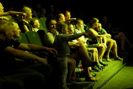 Spektakl "Król lasu" w ramach Teatralnych Spotkań pod muralem