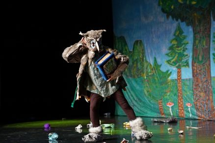 Spektakl "Król lasu" w ramach Teatralnych Spotkań pod muralem
