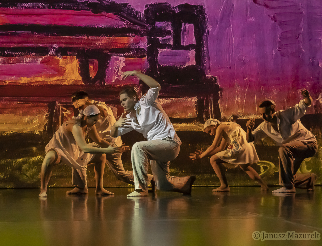 Skrót spektaklu Chleba Naszego Powszedniego Daj Nam Panie Teatru Tańca Caro