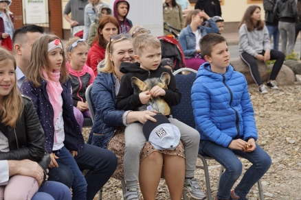 "O Piracie Buciorze..." na scenie CKiS pod muralem