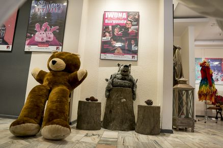 Wystawa plakatów, rekwizytów i kostiumów teatralnych