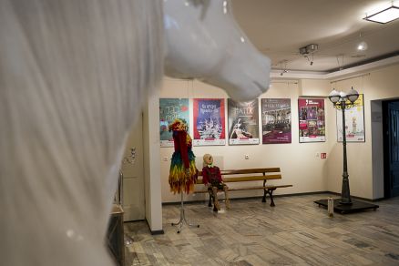 Wystawa plakatów, rekwizytów i kostiumów teatralnych