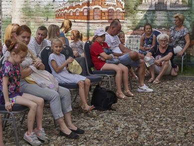 Spektakl "Mały Książe " w ramach Teatralnych Spotkań pod muralem