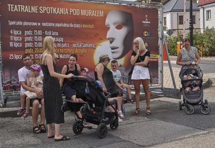 Spektakl "Mały Książe " w ramach Teatralnych Spotkań pod muralem