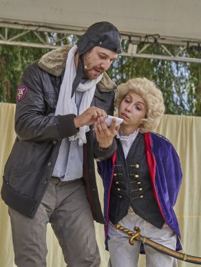 Spektakl "Mały Książe " w ramach Teatralnych Spotkań pod muralem