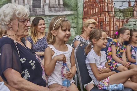 Spektakl "Mały Książe " w ramach Teatralnych Spotkań pod muralem