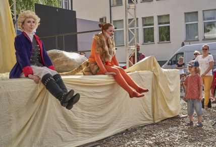 Spektakl "Mały Książe " w ramach Teatralnych Spotkań pod muralem
