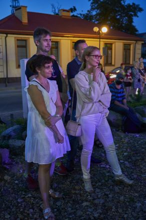 Zespół Route 66 na scenie V Letniego Festiwalu pod muralem