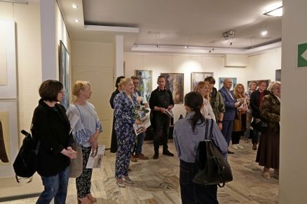 "Między malarstwem a teatrem" - Malarstwo Jadwigi Marii Jarosiewicz w Galerii Teatralnej CKiS