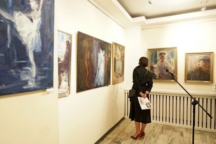 "Między malarstwem a teatrem" - Malarstwo Jadwigi Marii Jarosiewicz w Galerii Teatralnej CKiS