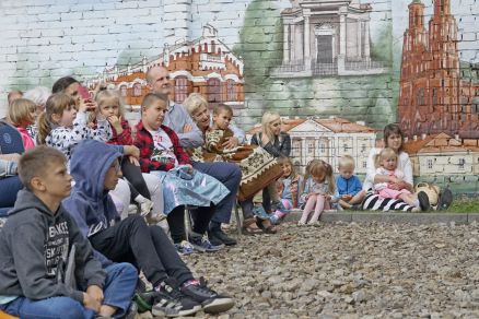 Spektakl "Zamieszanie" w ramach II Teatralnych spotkań pod muralem