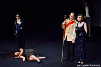 Spektakl "Iwona Księżniczka Burgunda" w wykonaniu aktorów Studia Teatralnego im. J. Woszczerowicza