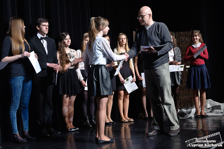 Poezja i proza na deskach Sceny Teatralnej Miasta Siedlce. Wyłoniono laureatów tegorocznej edycji Konkursu Recytatorskiego dla Gimnazjalistów "Między wierszami".