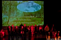 Inscenizacja poetycka SGL "Witraż"  - "Gdy poeci zamilkli... katyński las płakał ich wierszami"