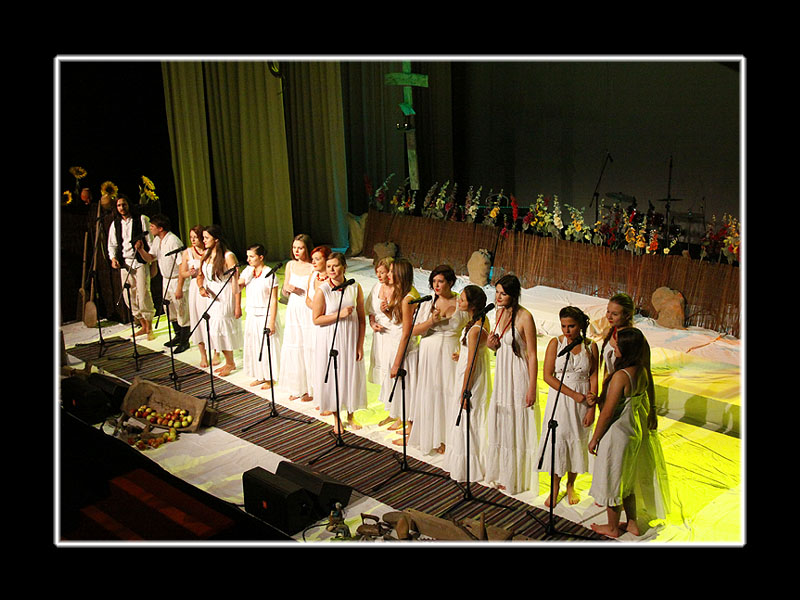 Koncert "Psalmy" w wykonaniu aktorów i muzyków Teatru Es